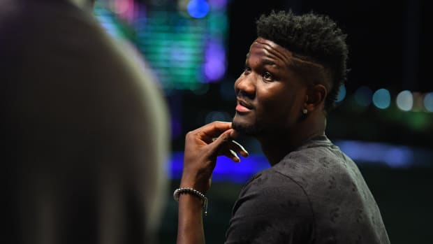 deandre_ayton_marquee_image_.jpg